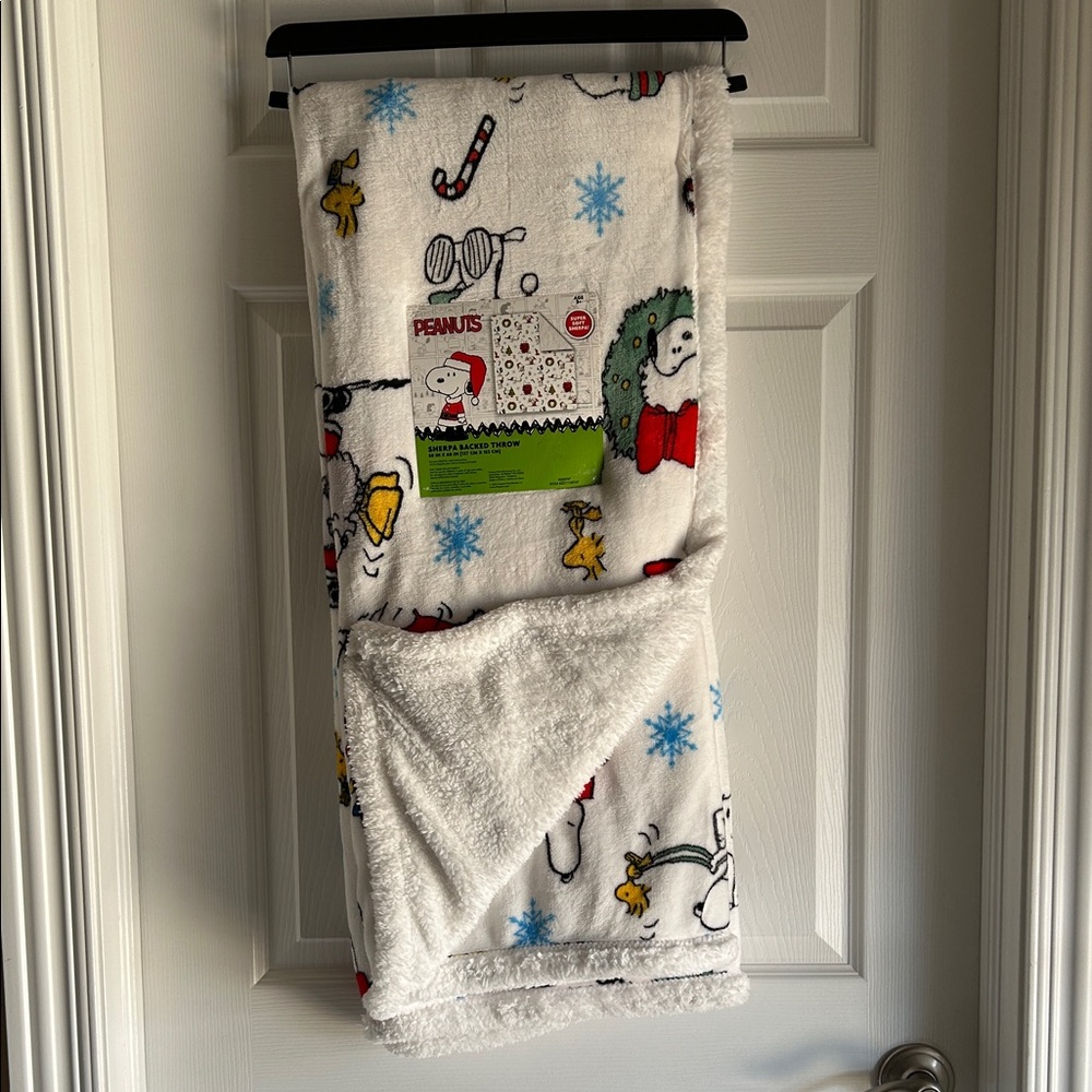 Peanuts Festive Fleece Blanket with Snoopy and Woodstock